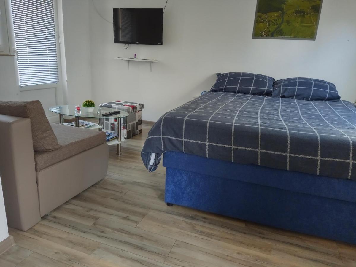 Apartman Borna Appartement Otočac Buitenkant foto