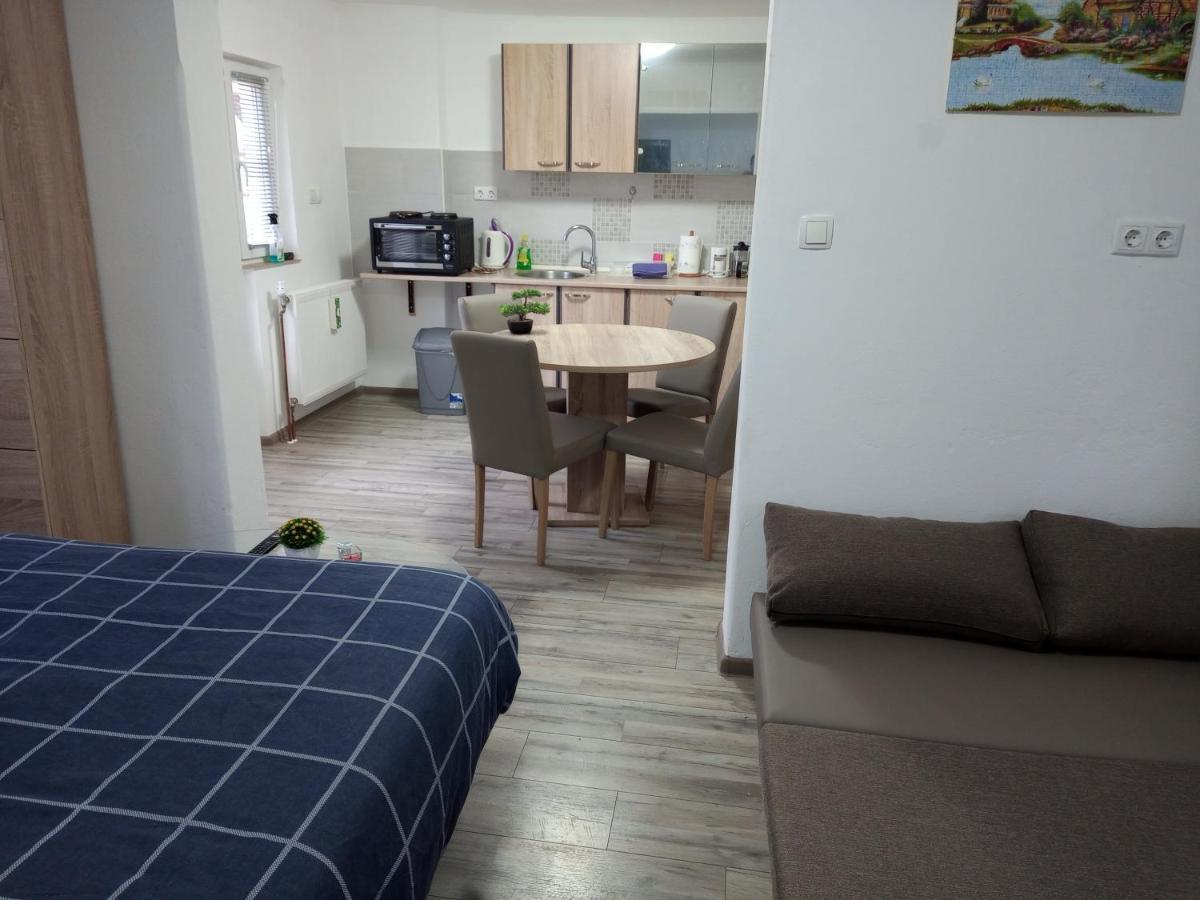 Apartman Borna Appartement Otočac Buitenkant foto