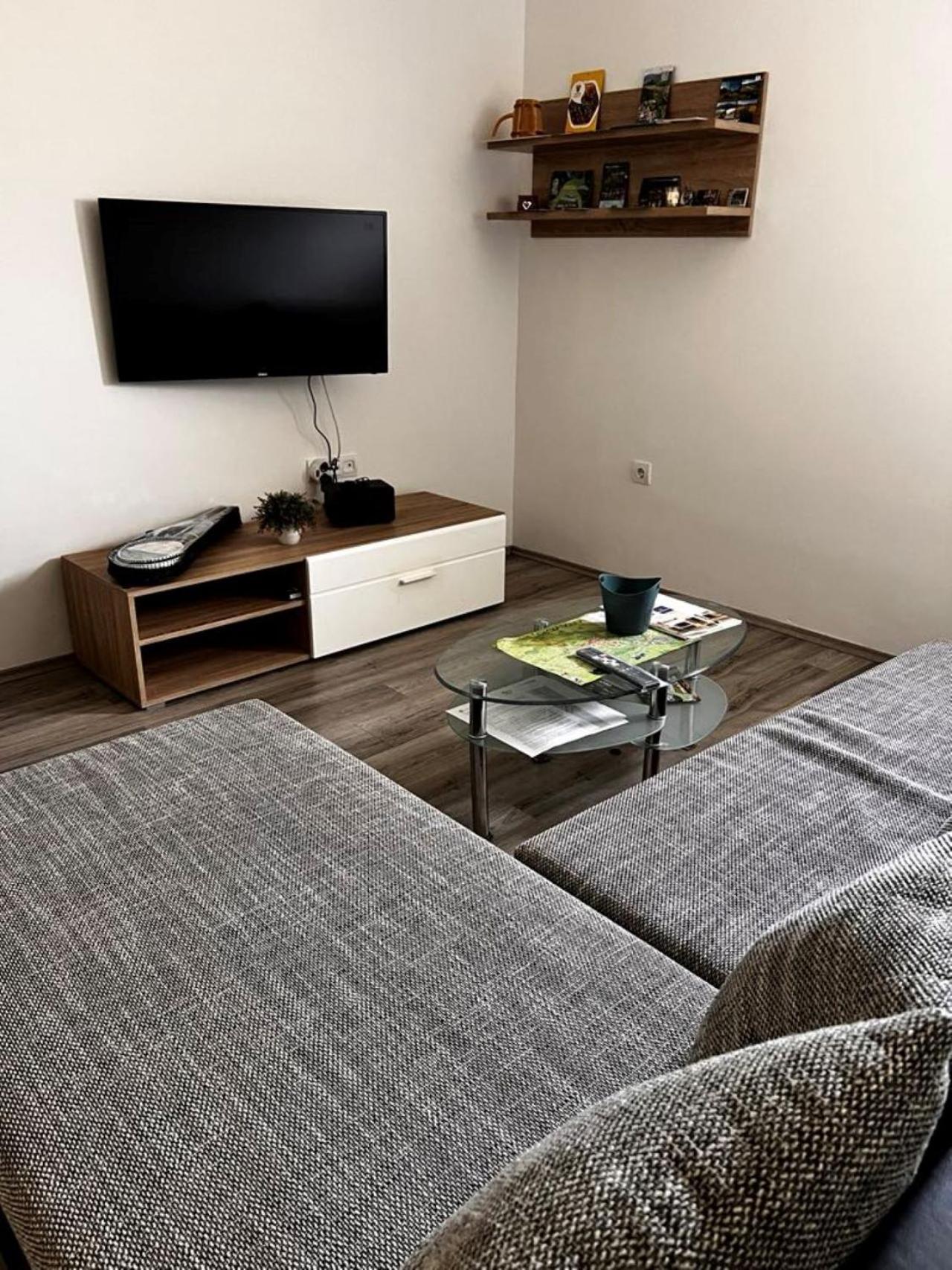 Apartman Borna Appartement Otočac Buitenkant foto