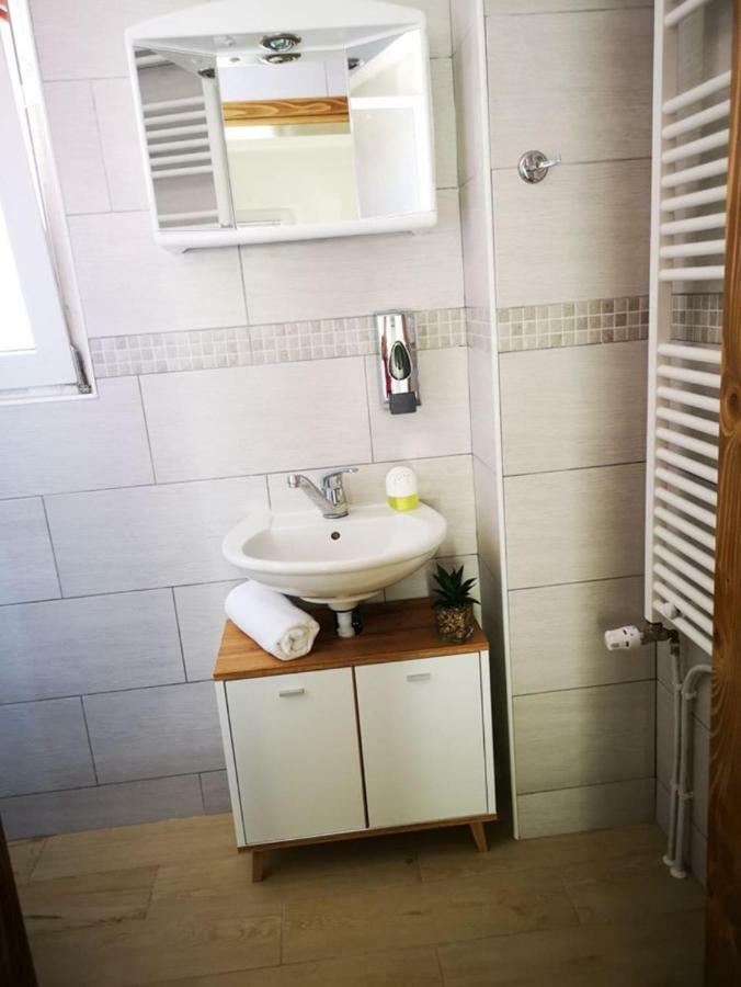 Apartman Borna Appartement Otočac Buitenkant foto